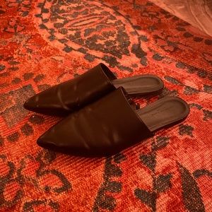 Black pointed-toe flats